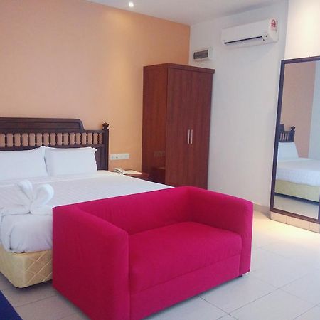 Mny Hotel & Resort Kampung Teluk Nipah Exterior foto